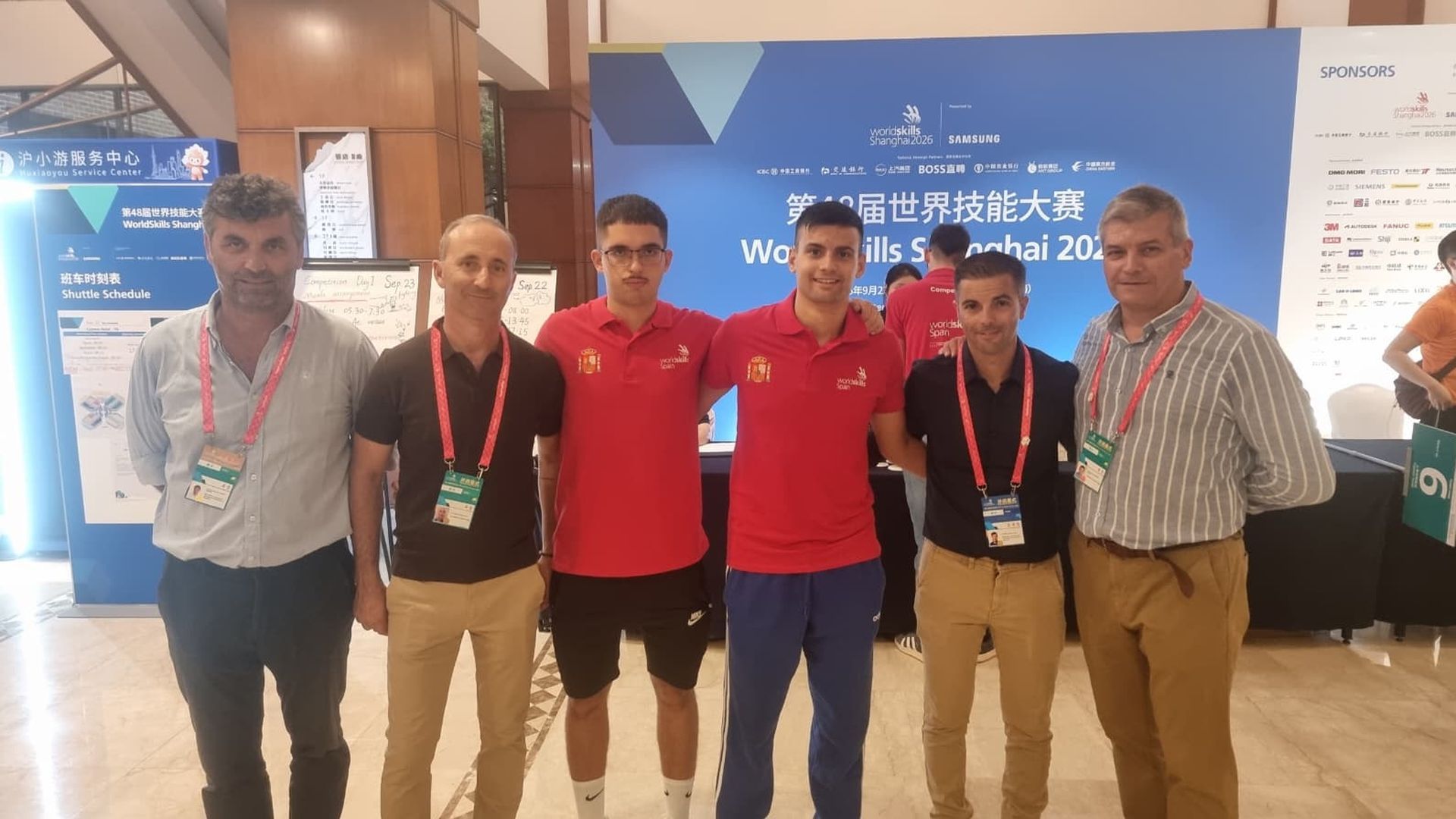 Manuel y su compañero Héctor Sánchez, del CIFP Politécnico de Santiago, durante su paso por la Spainskills 2026