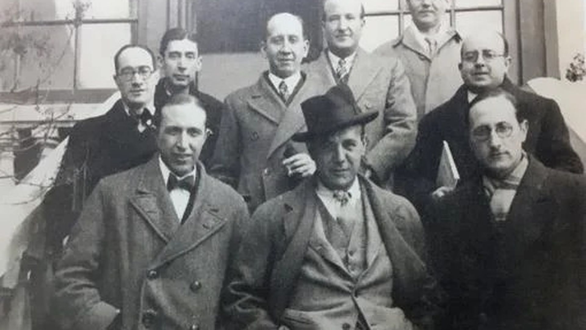 Sánchez Mejías, junto a literatos como Federico García Lorca, Vicente Aleixandre, Pedro Salinas, Dámaso Alonso y Jorge Guillén