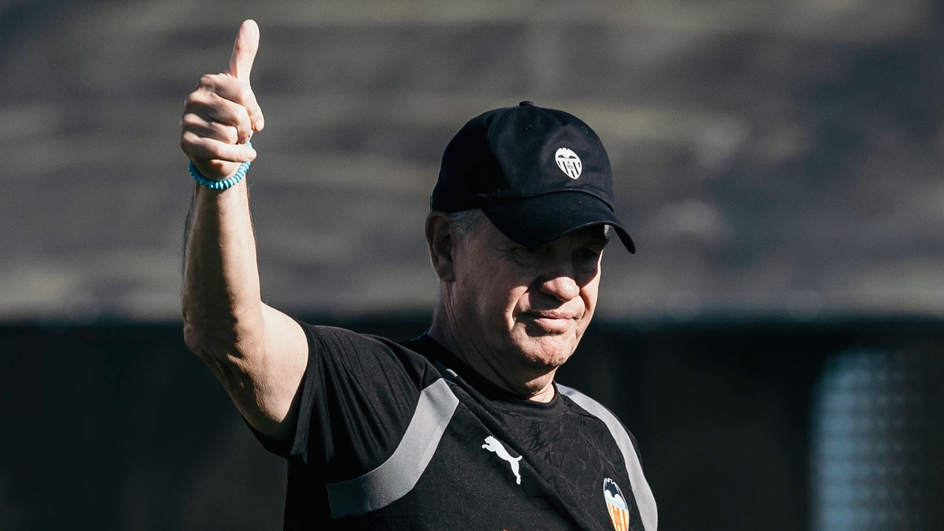 Aguirre hace el gesto de OK