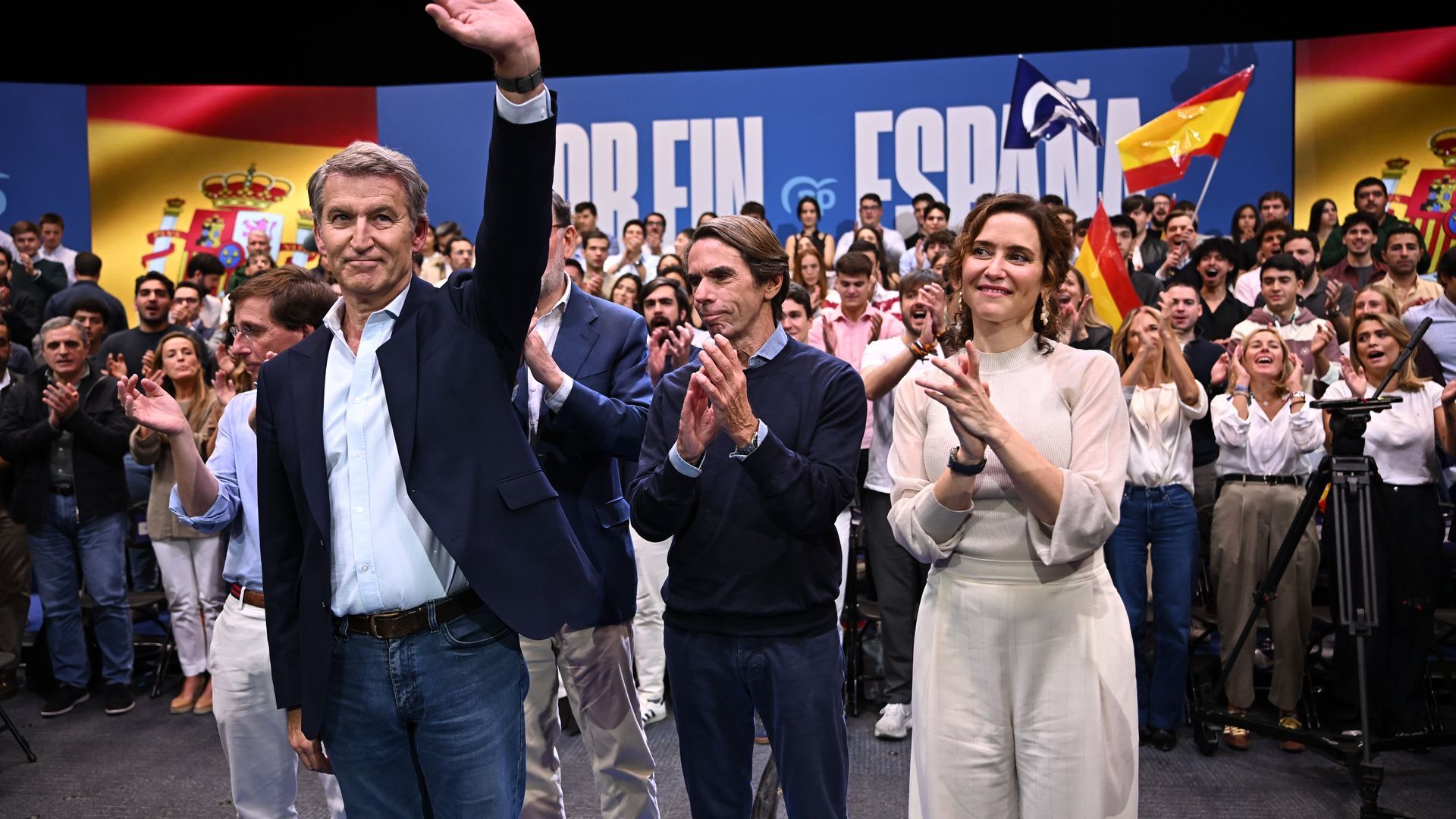Alberto Núñez Feijóo promete una "reconstrucción nacional" total y buscará al que nunca ha votado al PP Alberto Núñez Feijóo promete una "reconstrucción nacional" total y buscará al que nunca ha votado al PP