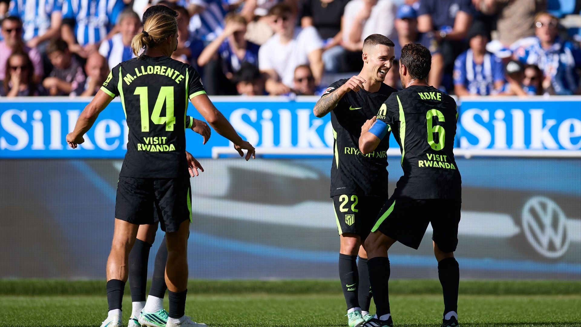 Álex Grimaldo celebra su gol en el Alavés-Atlético de Madrid