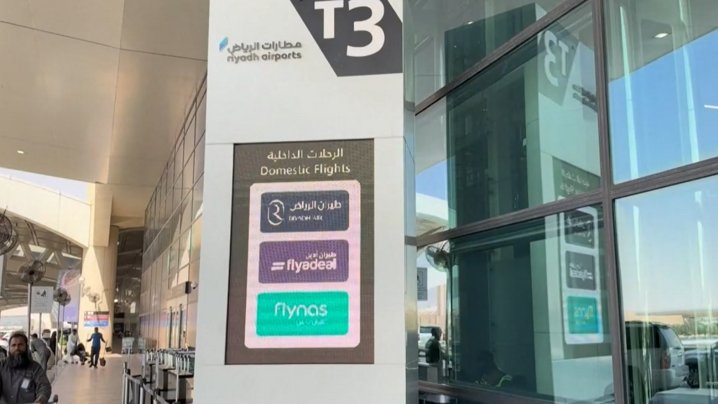 Arabia Saudí suspende las operaciones en el aeropuerto de Riad tras un nuevo ataque de los hutíes