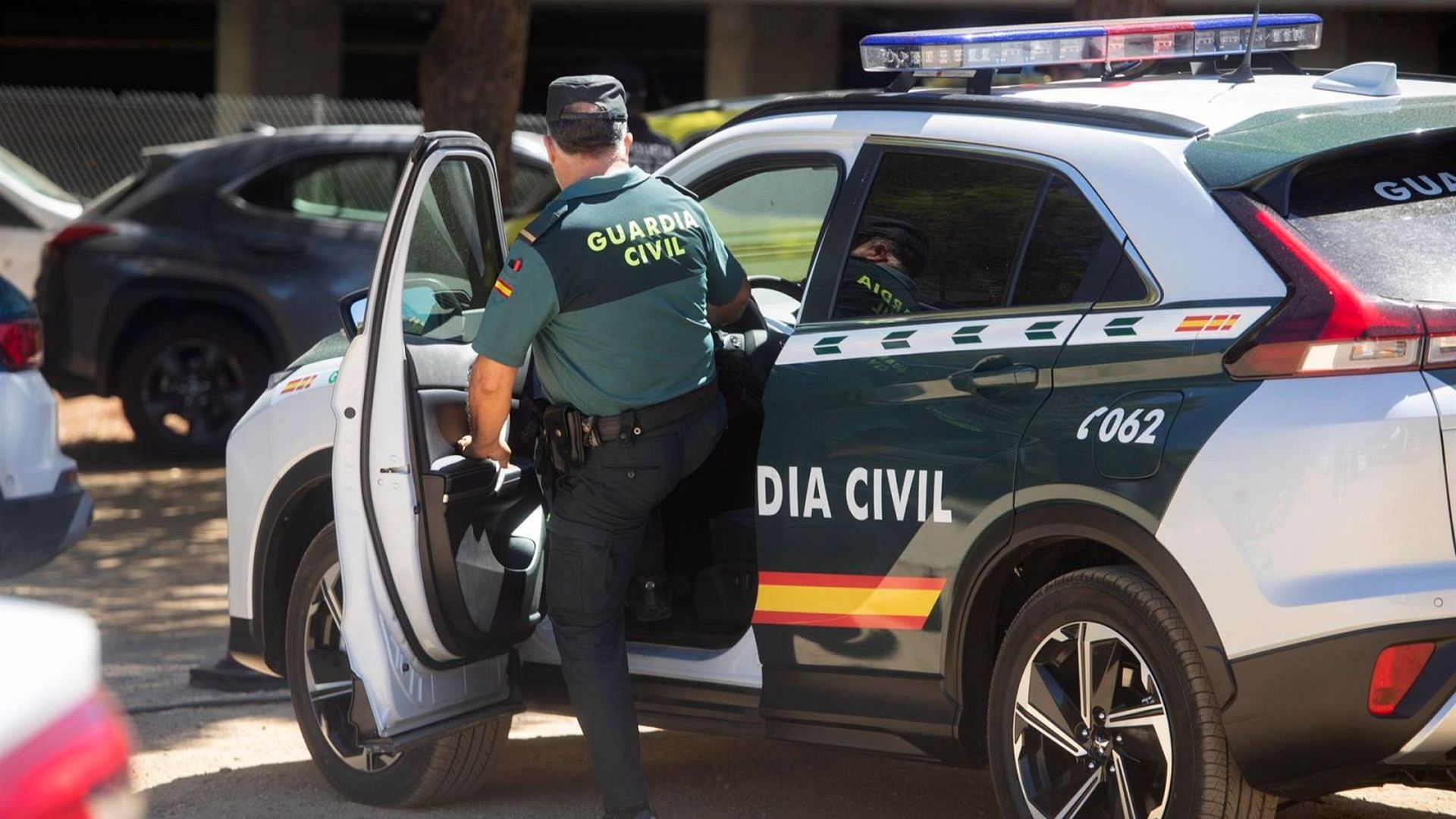Investigan el hallazgo de un hombre con golpes y quemaduras en una cuneta de El Hierro Investigan el hallazgo de un hombre con golpes y quemaduras en una cuneta de El Hierro