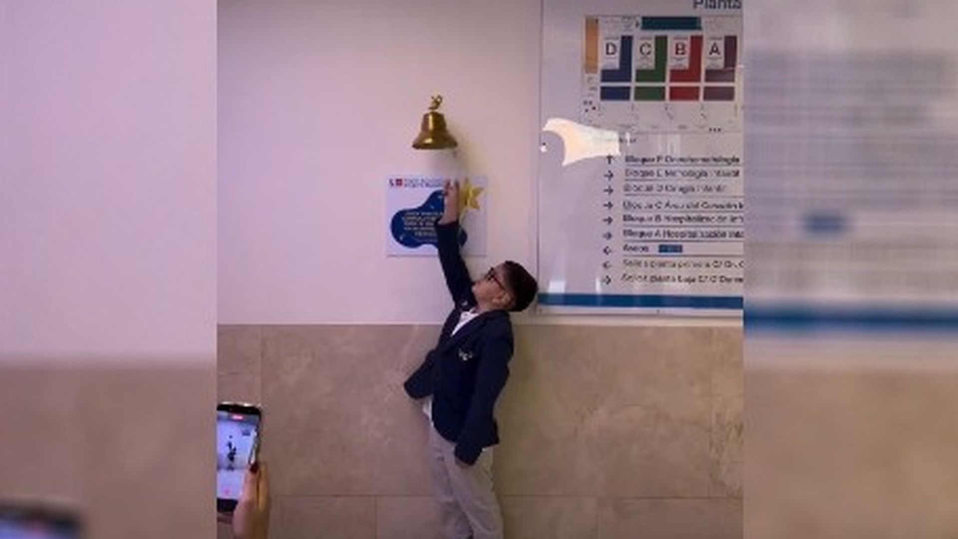 Mathías toca la campana: el pequeño celebra entre aplausos y bailes que ya no padece el cáncer que le diagnosticaron con 10 meses Mathías toca la campana: el pequeño celebra entre aplausos y bailes que ya no padece el cáncer que le diagnosticaron con 10 meses