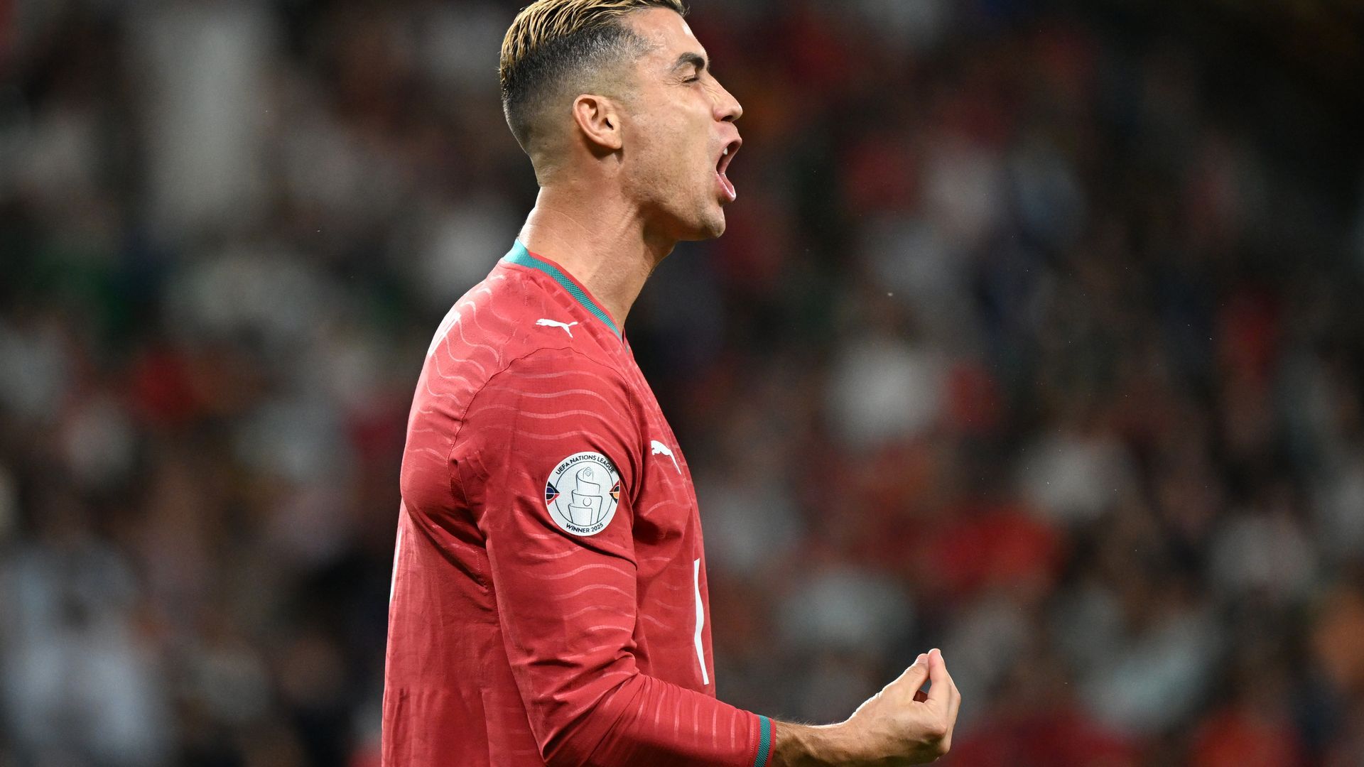 Portugal suspende y abre expediente a Cristiano Ronaldo por abandonar la última convocatoria tras no jugar contra Noruega Portugal suspende y abre expediente a Cristiano Ronaldo por abandonar la última convocatoria tras no jugar contra Noruega