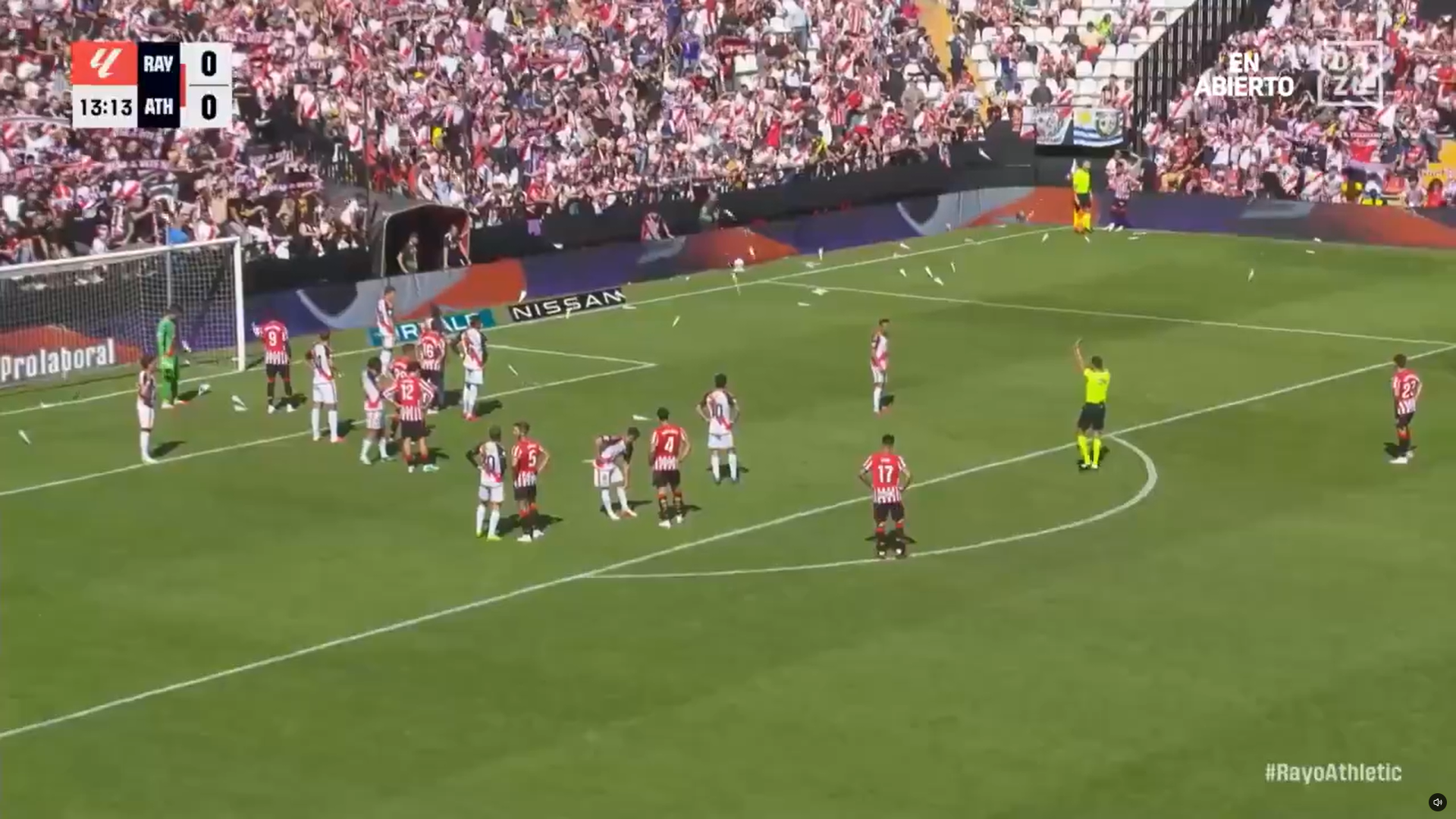 Sánchez Martínez para el Rayo-Athletic por el lanzamiento de objetos