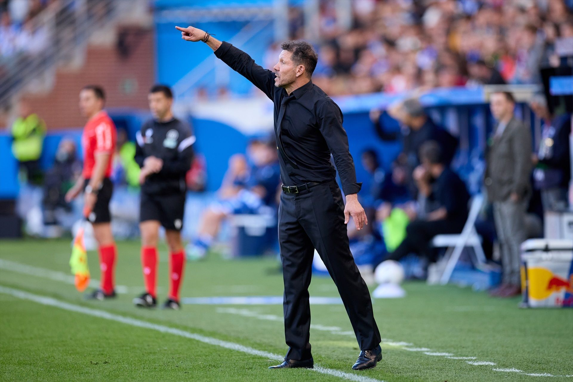 Simeone da indicaciones en el Alavés-Atlético de Madrid