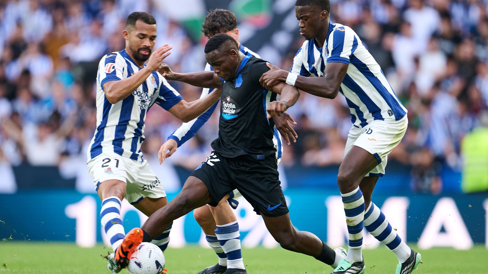 Acción de juego en el Real Sociedad - Deportivo Acción de juego en el Real Sociedad - Deportivo
