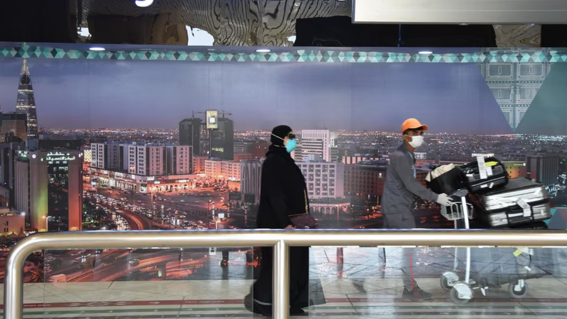 Los hutíes atacan de nuevo el aeropuerto de Riad: un proyectil ha impactado en la Terminal 4 Los hutíes atacan de nuevo el aeropuerto de Riad: un proyectil ha impactado en la Terminal 4