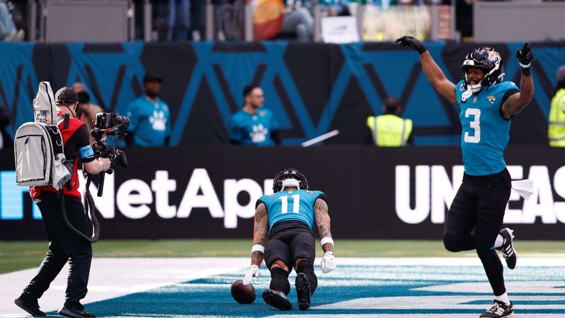 Los Jaguars celebran un touchdown ante los Eagles