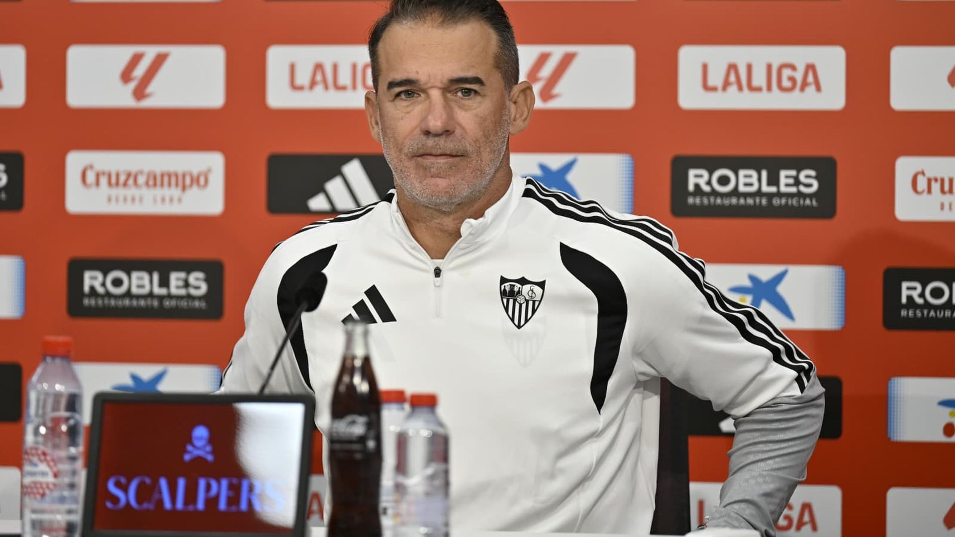 Luis García Plaza, en sala de prensa Luis García Plaza, en sala de prensa