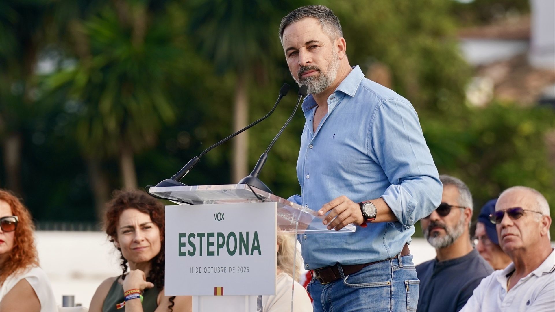 Santiago Abascal dice que con Vox las pensiones se pagarán y habrá vivienda "como sea": "Nos da igual el modelo y la fórmula" Santiago Abascal dice que con Vox las pensiones se pagarán y habrá vivienda "como sea": "Nos da igual el modelo y la fórmula"