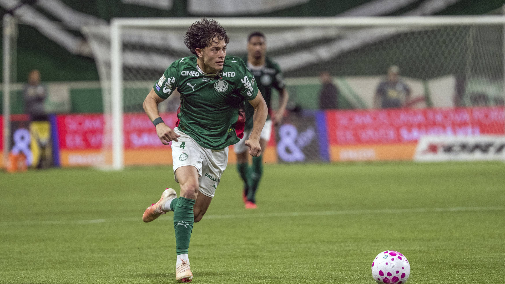 Agustín Giay, en un partido con el Palmeiras