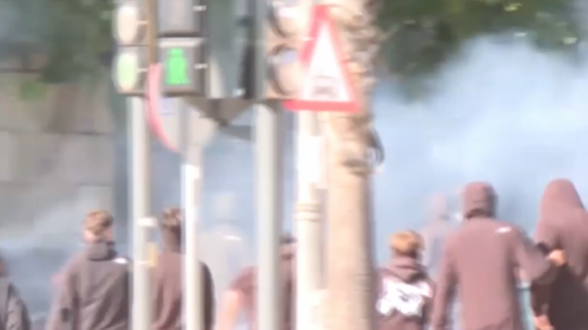 Batalla campal entre aficionados del Sevilla y del Levante.jpg Batalla campal entre aficionados del Sevilla y del Levante.jpg