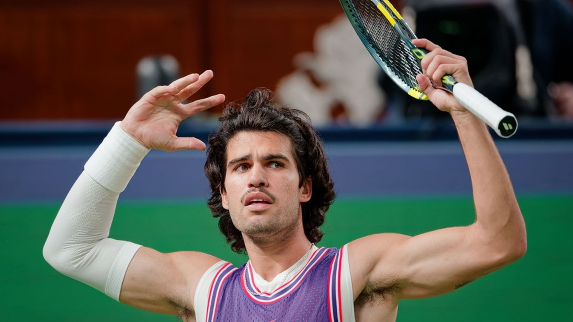 El enfado de Carlos Alcaraz tras caer en el torneo de Shanghái: "No puedo jugar al tenis por intuición" El enfado de Carlos Alcaraz tras caer en el torneo de Shanghái: "No puedo jugar al tenis por intuición"