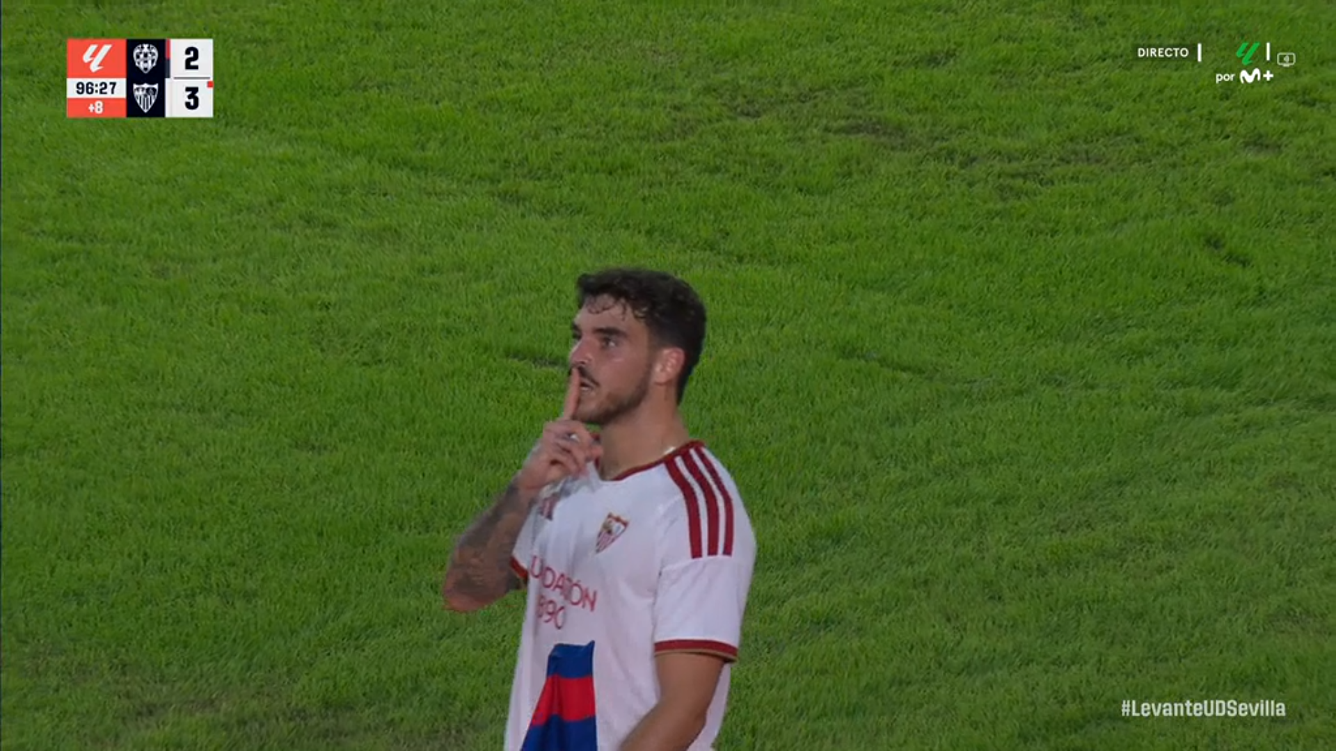 El gesto de Isaac Romero a la grada del Levante celebrando su gol