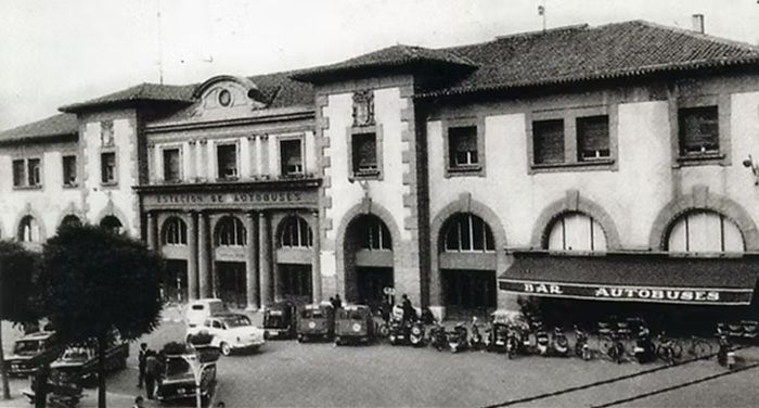 El bar de la estación de autobuses que estuvieron regentando Luis Mari y Adita durante más de 30 años