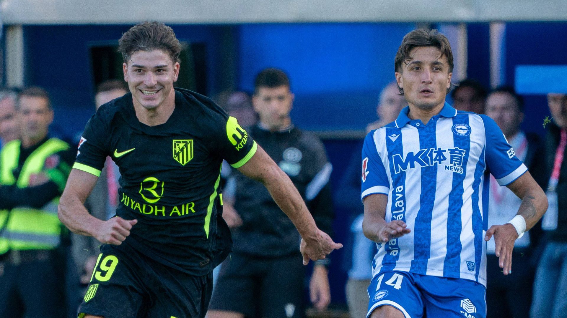 Julián Álvarez ante el Deportivo Alavés