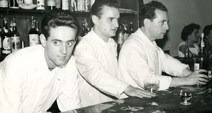 Luis Mari en el Trafalgar, probablemente maquinando algo tras la barra