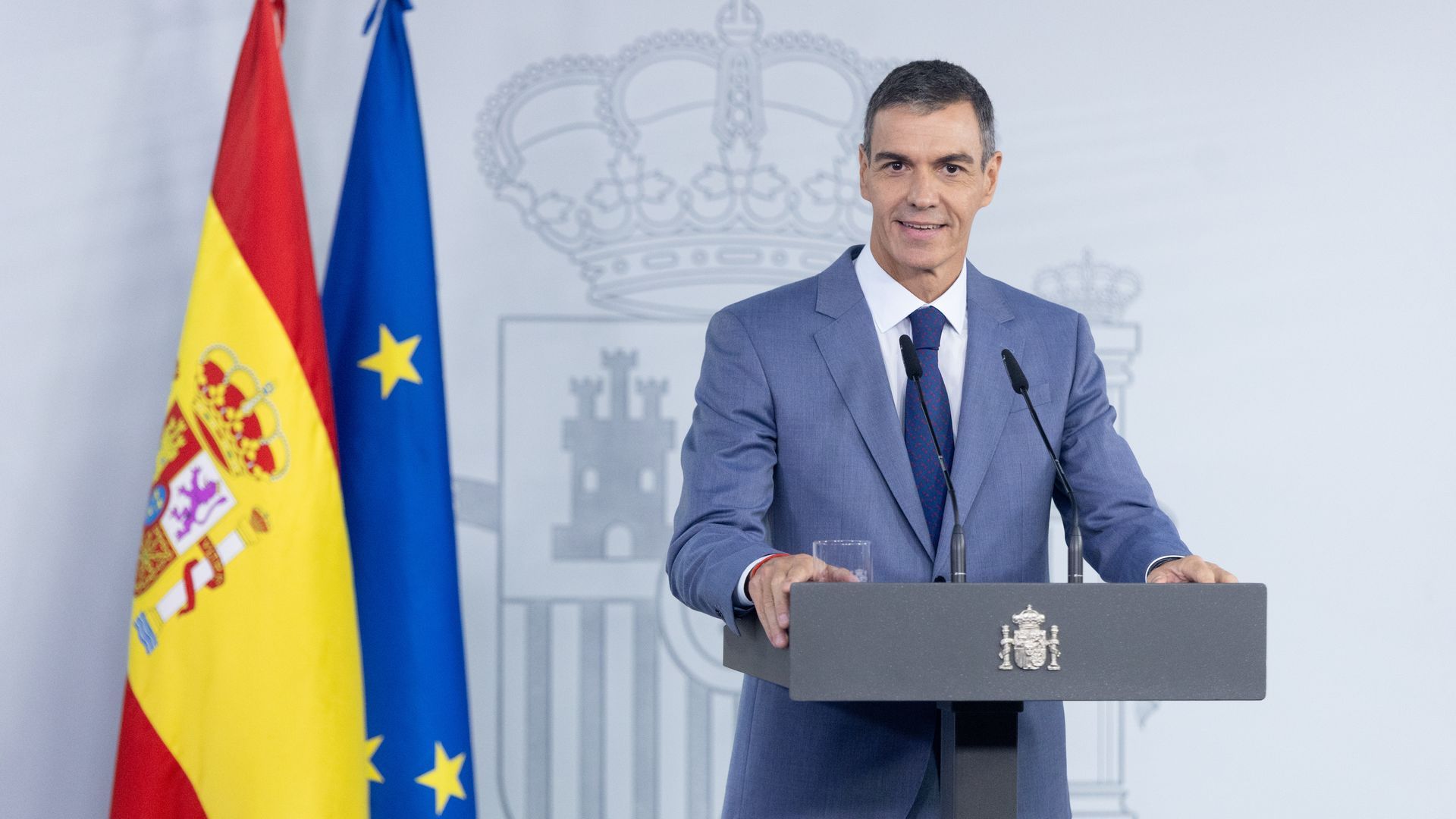 Pedro Sánchez reivindica una España plural el Día de la Fiesta Nacional: "Llevamos nuestros derechos por bandera" Pedro Sánchez reivindica una España plural el Día de la Fiesta Nacional: "Llevamos nuestros derechos por bandera"