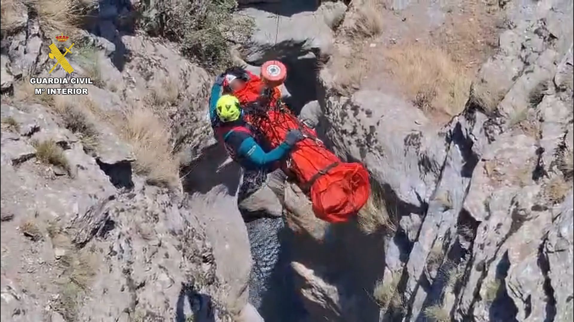 Rescatado en helicóptero un hombre de 92 años tras caer en rocas en Sanxenxo, en Pontevedra Rescatado en helicóptero un hombre de 92 años tras caer en rocas en Sanxenxo, en Pontevedra