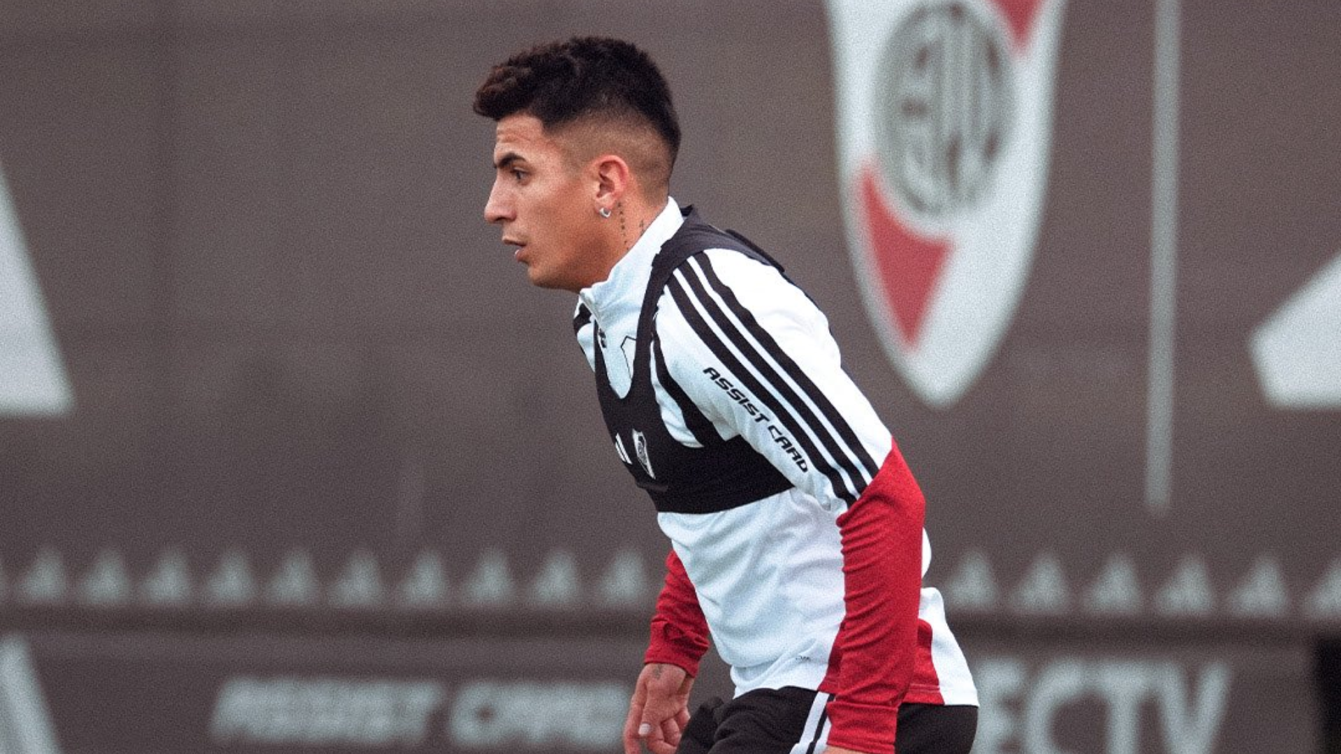 Thiago Almada, en un entrenamiento con River