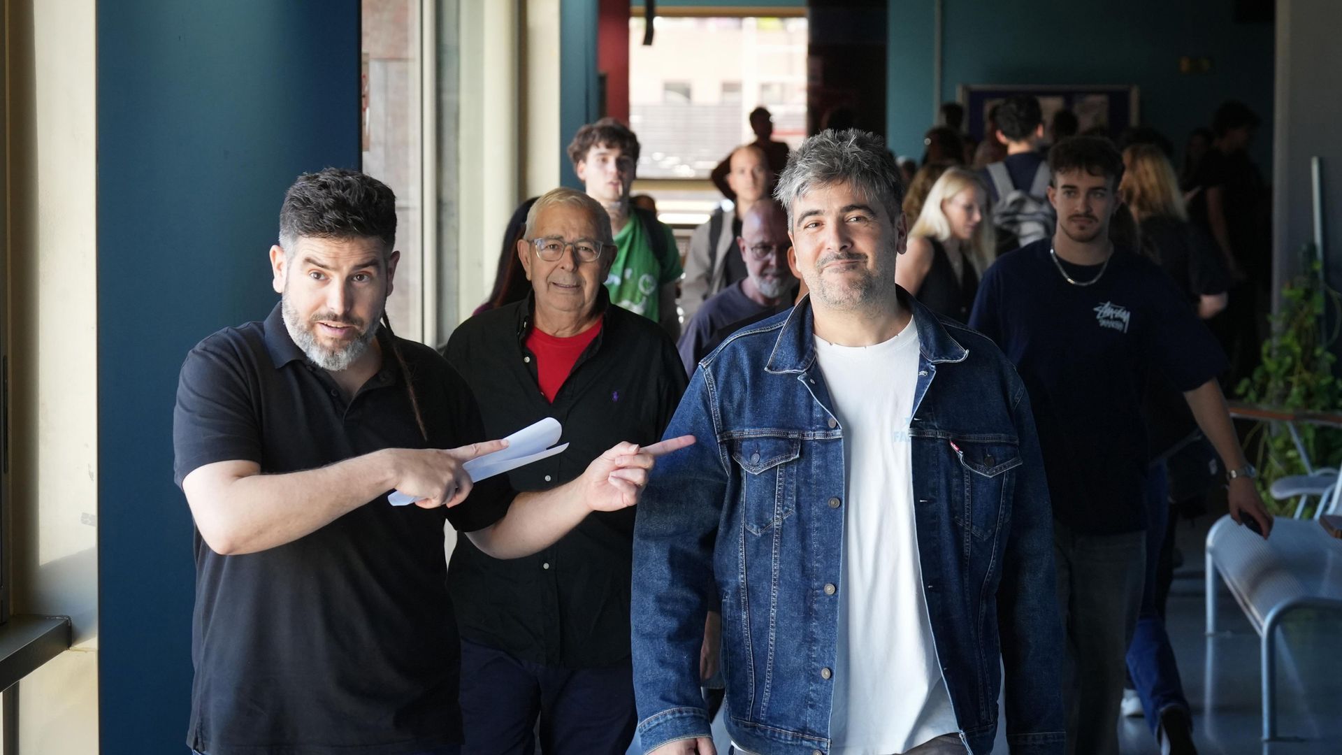 Estopa entes de la rueda de prensa en la Facultad de Geografía e Historia de la Universitat de Barcelona (UB) para anunciar su nuevo disco y gira para 2027 Estopa entes de la rueda de prensa en la Facultad de Geografía e Historia de la Universitat de Barcelona (UB) para anunciar su nuevo disco y gira para 2027