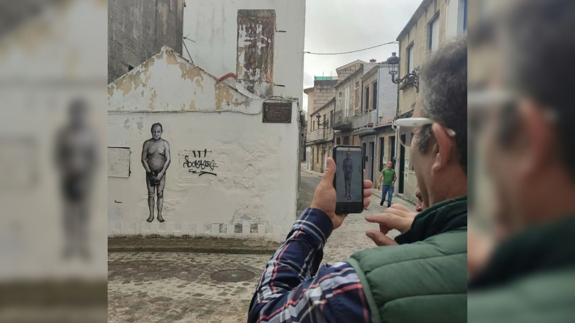 La ilustración apareció este fin de semana en la rúa das Reyes, en el barrio vigués de Bouzas La ilustración apareció este fin de semana en la rúa das Reyes, en el barrio vigués de Bouzas