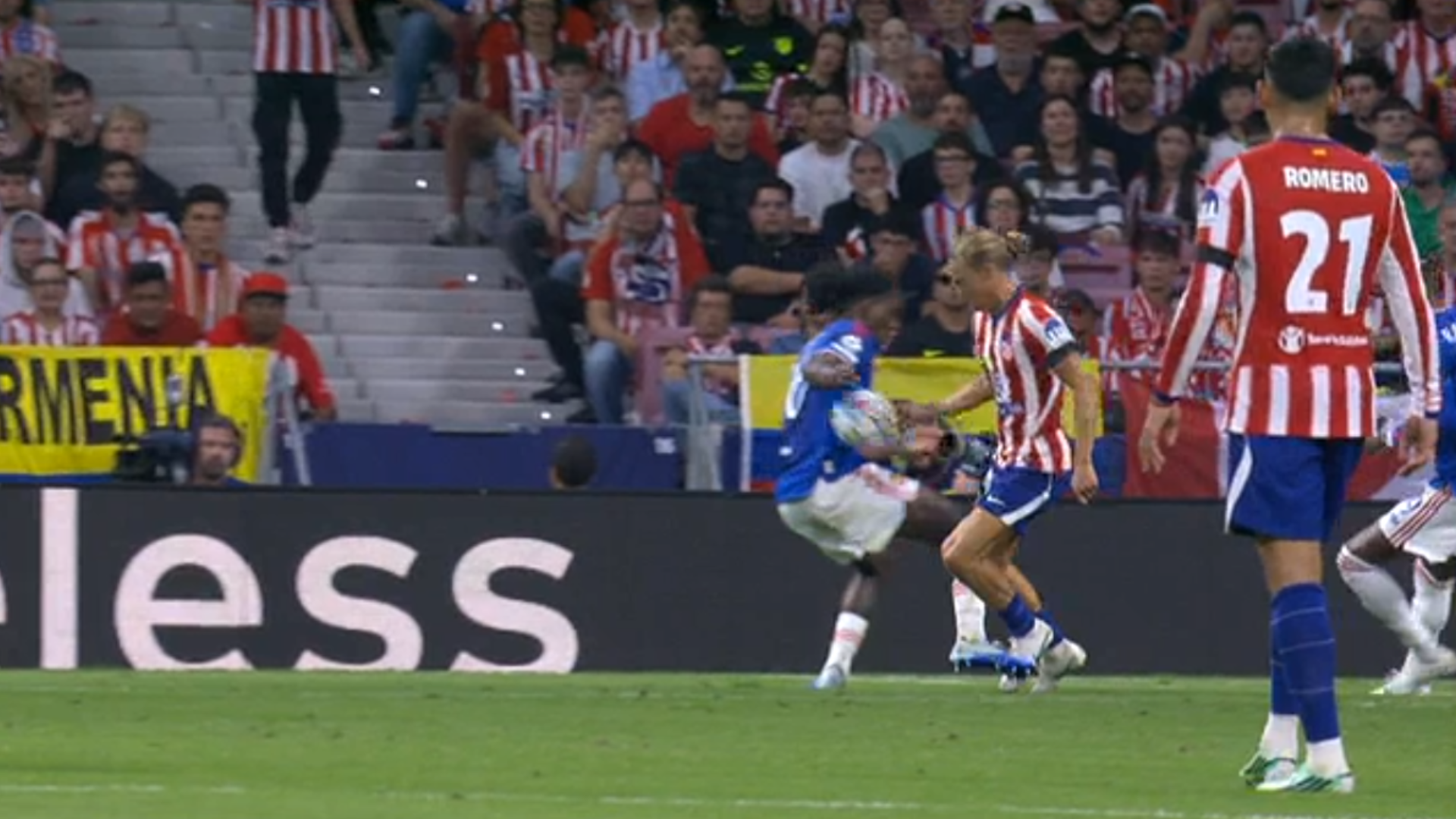 La mano de Marcos Llorente que anuló el gol de Johnny Cardoso La mano de Marcos Llorente que anuló el gol de Johnny Cardoso