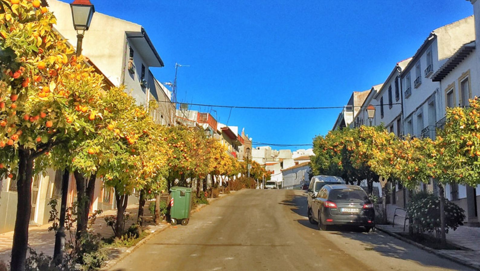 Las calles del interior de La Bobadilla, en Jaén