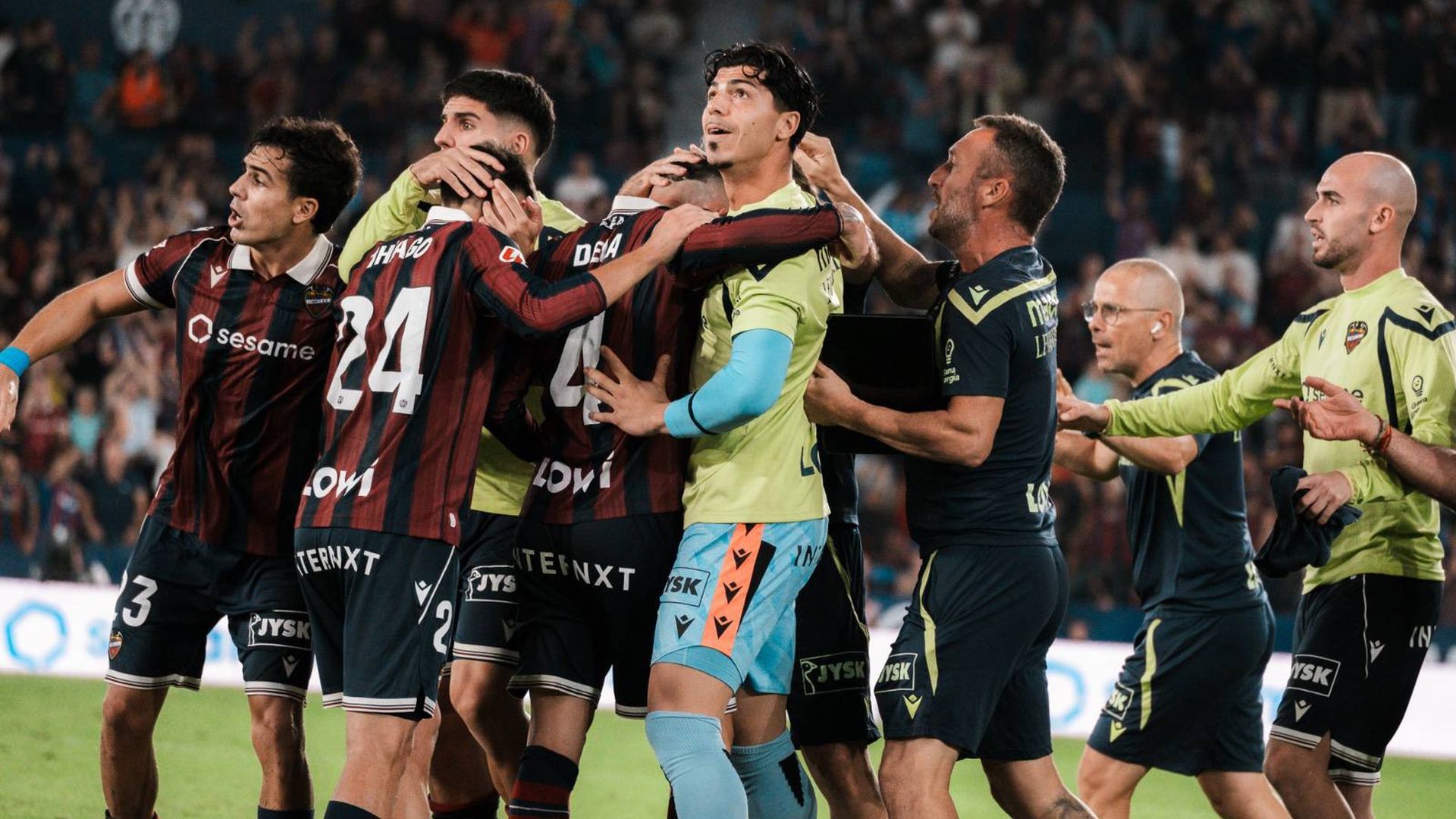 Los jugadores del Levante celebran un gol al Sevilla Los jugadores del Levante celebran un gol al Sevilla