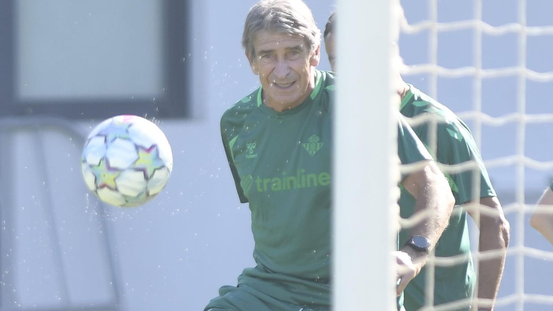Manuel Pellegrini, en el entrenamiento previo al Betis - Porto Manuel Pellegrini, en el entrenamiento previo al Betis - Porto