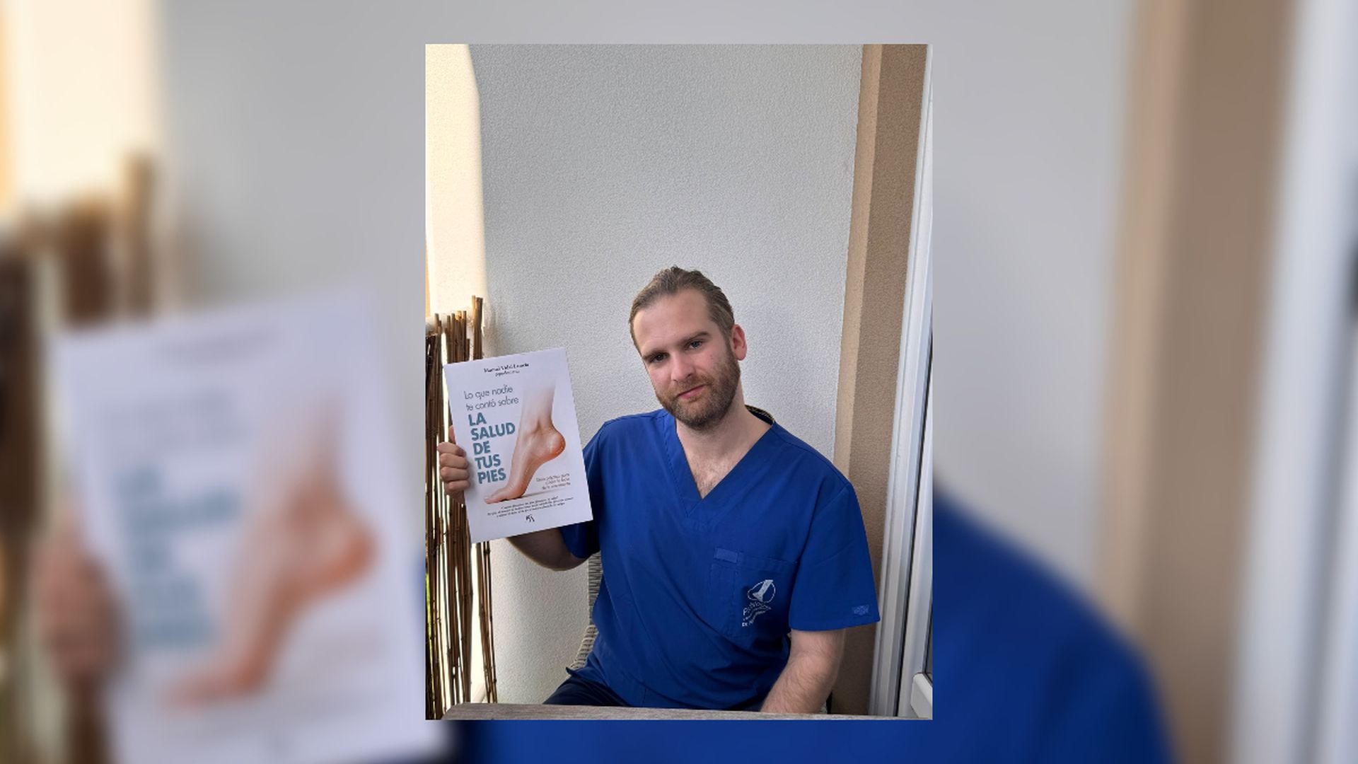 Manuel Vidal, más conocido como @podomanu en redes, muestra su libro Manuel Vidal, más conocido como @podomanu en redes, muestra su libro
