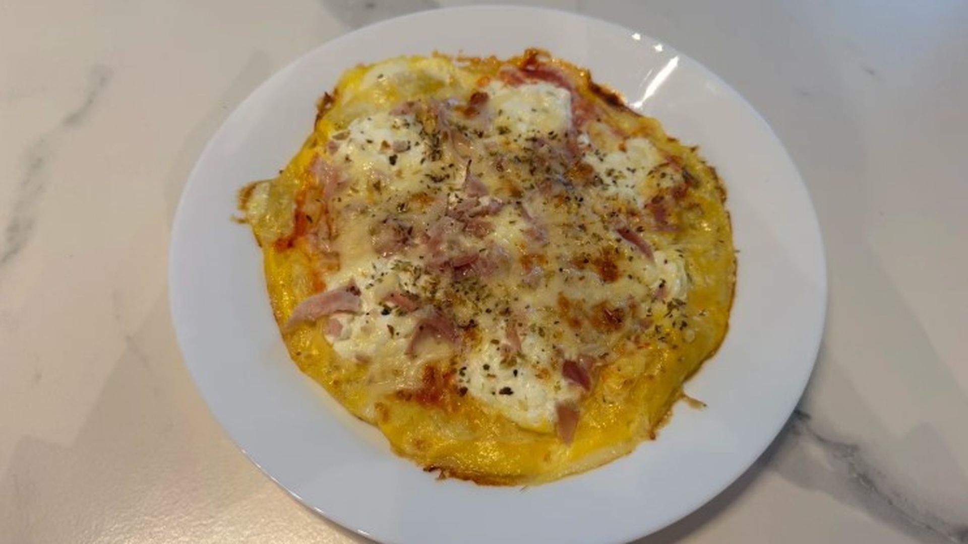 Pizza proteica con papel de arroz