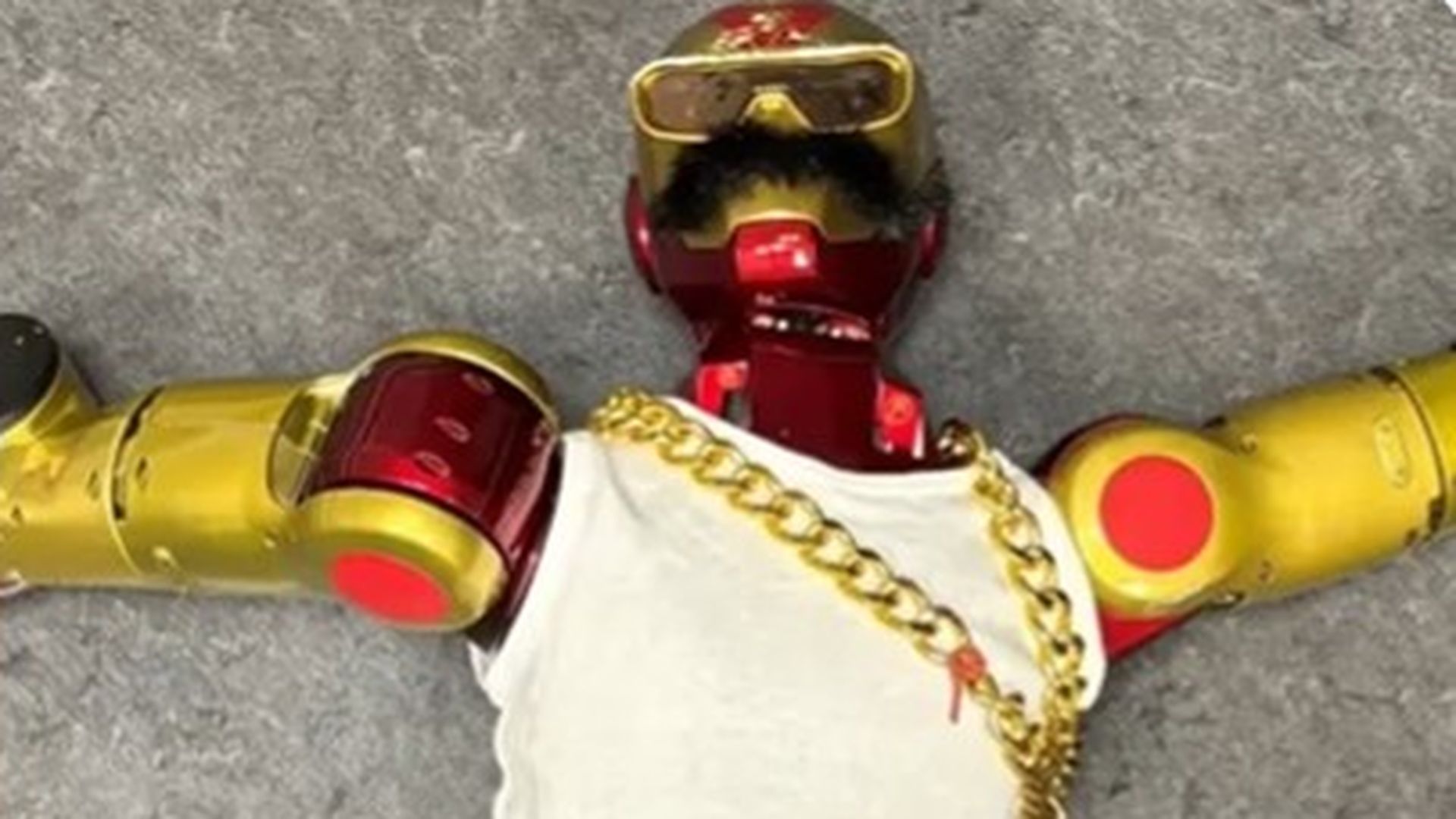 Robot incautado por la Policía de Colonia, usado supuestamente para agredir sexualmente a una menor Robot incautado por la Policía de Colonia, usado supuestamente para agredir sexualmente a una menor