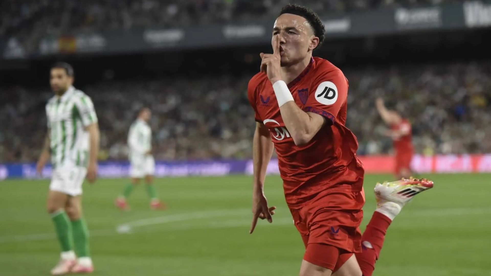 Rubén Vargas manda a callar a la afición del Betis