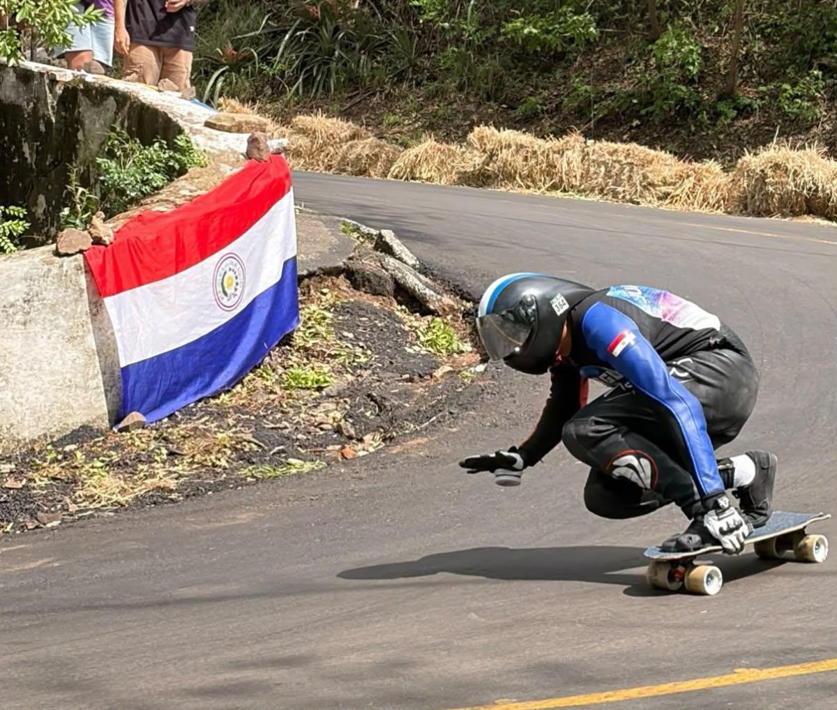 Uno de los Olmedo durante un descenso en el Mundial, en Paraguay