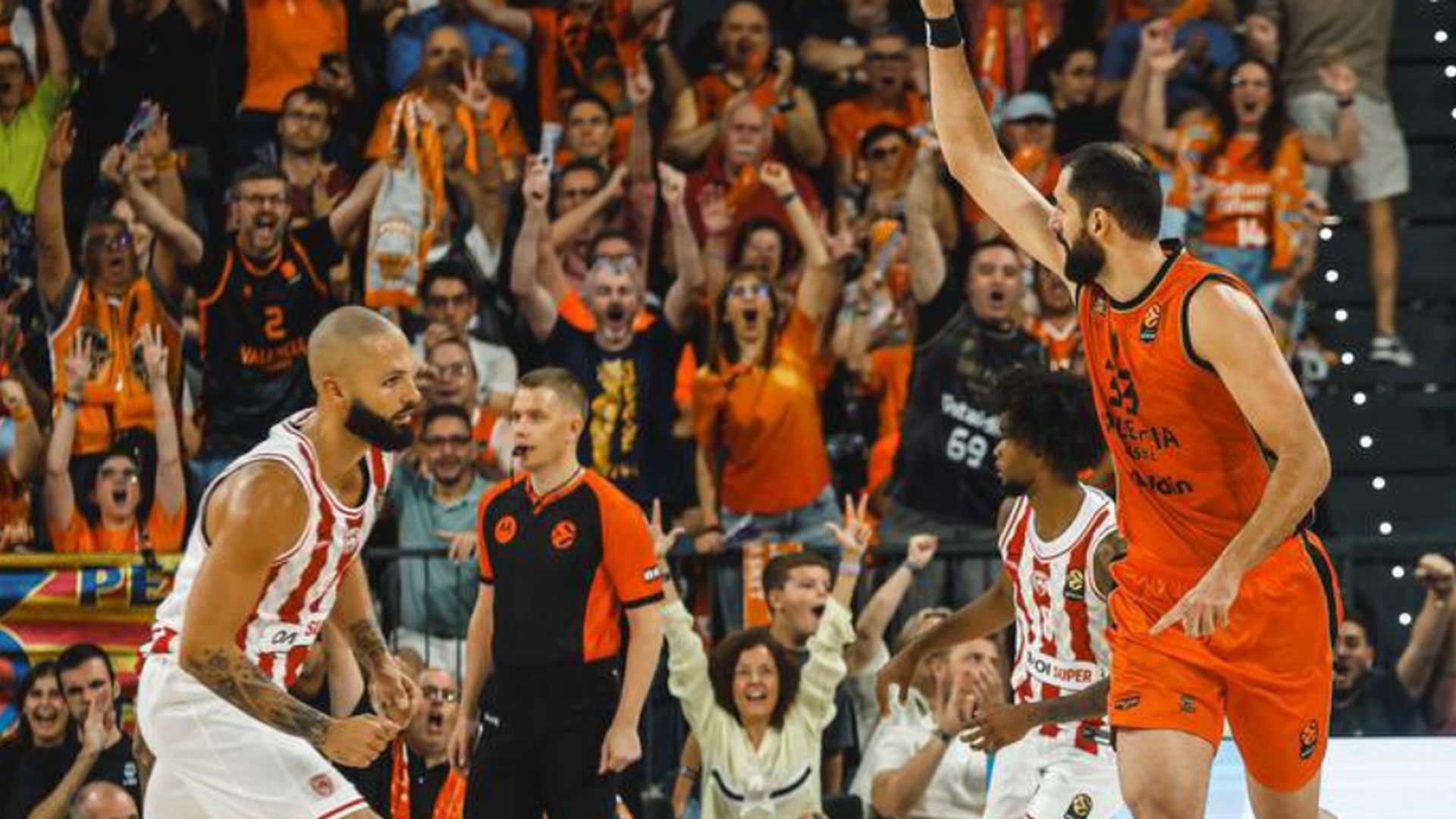 Valencia Basket aplasta al Olympiacos y firma una exhibición para la historia Valencia Basket aplasta al Olympiacos y firma una exhibición para la historia