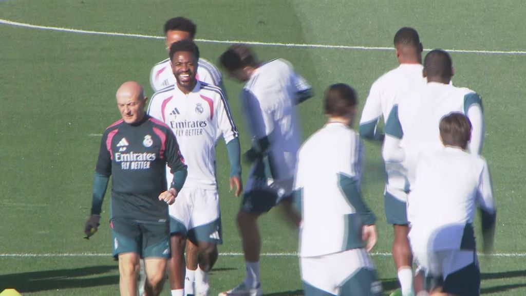 Vinicius se olvida de su expulsión y vuelve a recuperar su sonrisa antes de la Champions