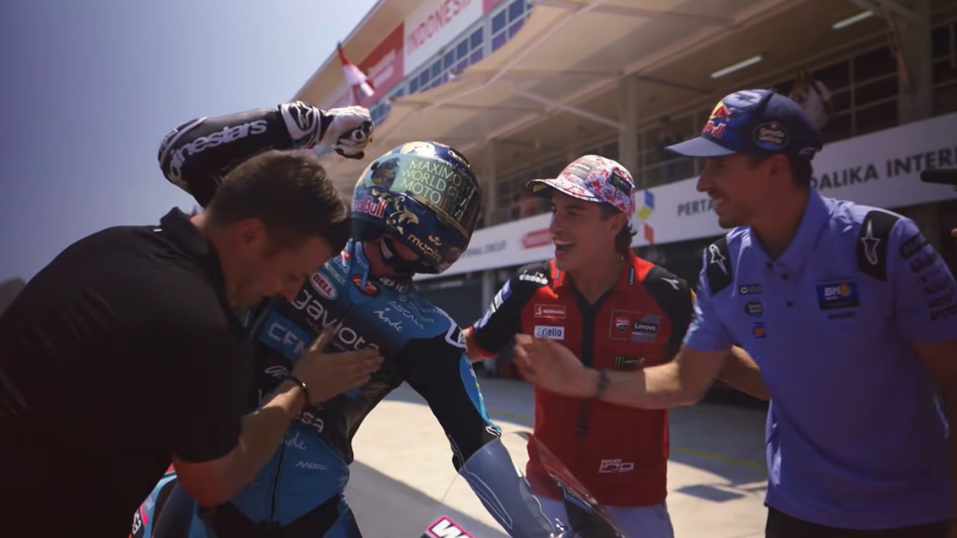 Álex y Marc Márquez, con Máximo Quiles Álex y Marc Márquez, con Máximo Quiles