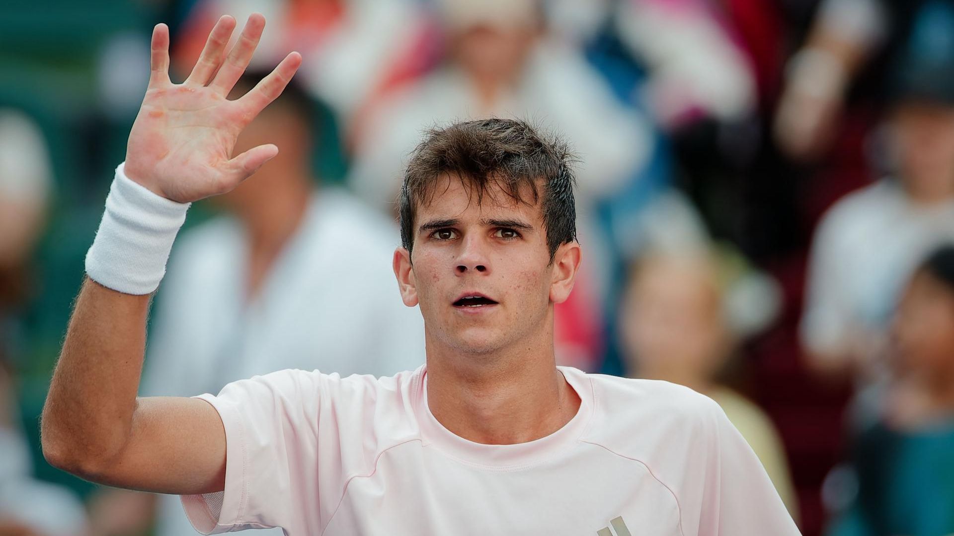 El tenista español Rafa Jódar, apercibido por gritar a un recogepelotas en el Masters de Shanghái: "¡Dame la put* toalla¡" El tenista español Rafa Jódar, apercibido por gritar a un recogepelotas en el Masters de Shanghái: "¡Dame la put* toalla¡"