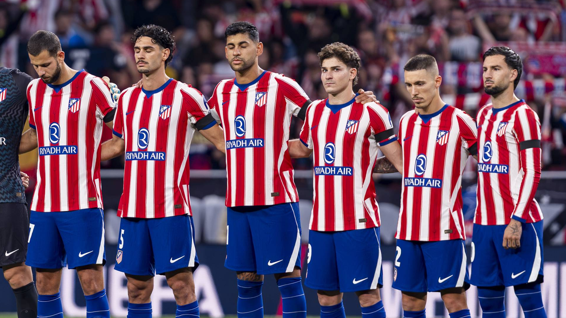 Hancko, Cardoso, Cuti Romero, Julián Álvarez, Grimaldo y Baena, antes del Atlético-Manchester United Hancko, Cardoso, Cuti Romero, Julián Álvarez, Grimaldo y Baena, antes del Atlético-Manchester United