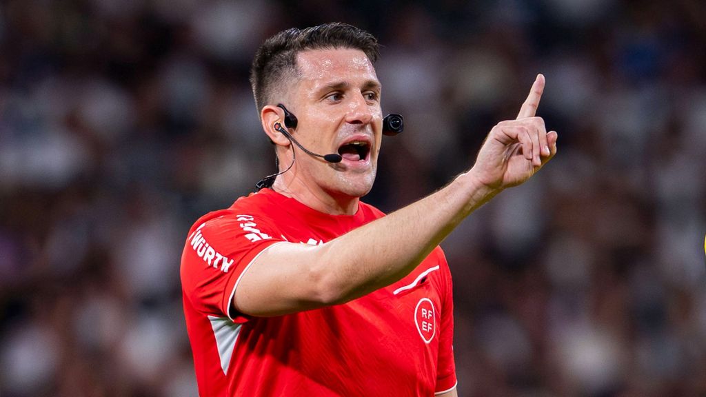 ¿Cuánto cobra un árbitro de fútbol en España?: sus salarios al detalle y el motivo por el que este año cobrarán medio millón más