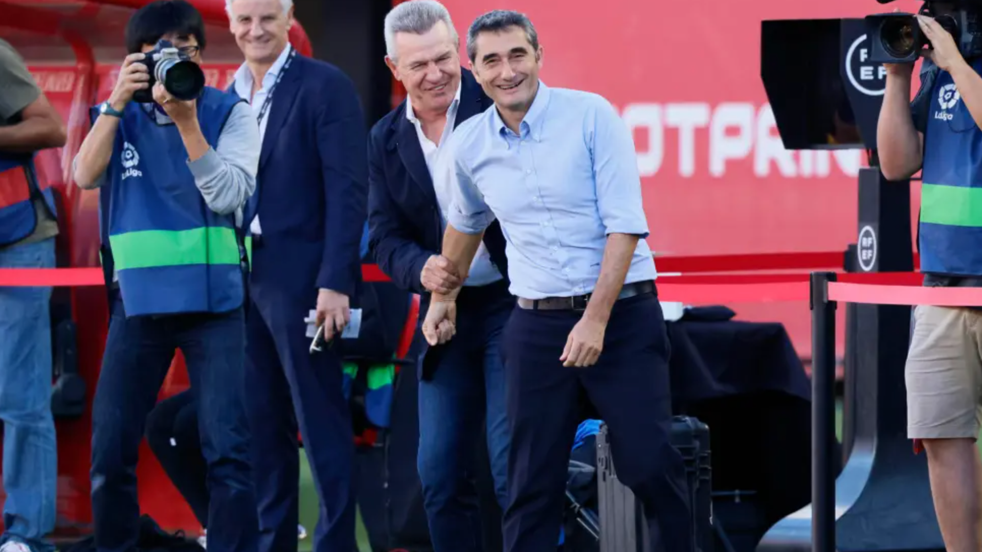 Javier Aguirre bromea con Valverde en un duelo ante el Athletic