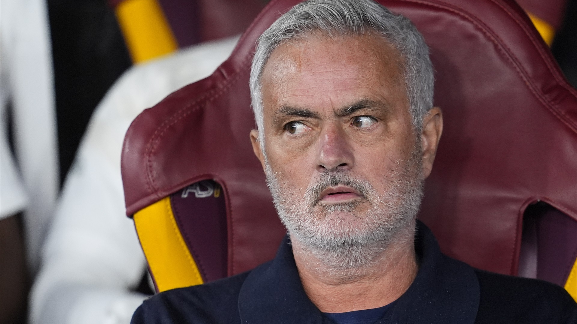 José Mourinho, en el banquillo del Olímpico de Roma José Mourinho, en el banquillo del Olímpico de Roma