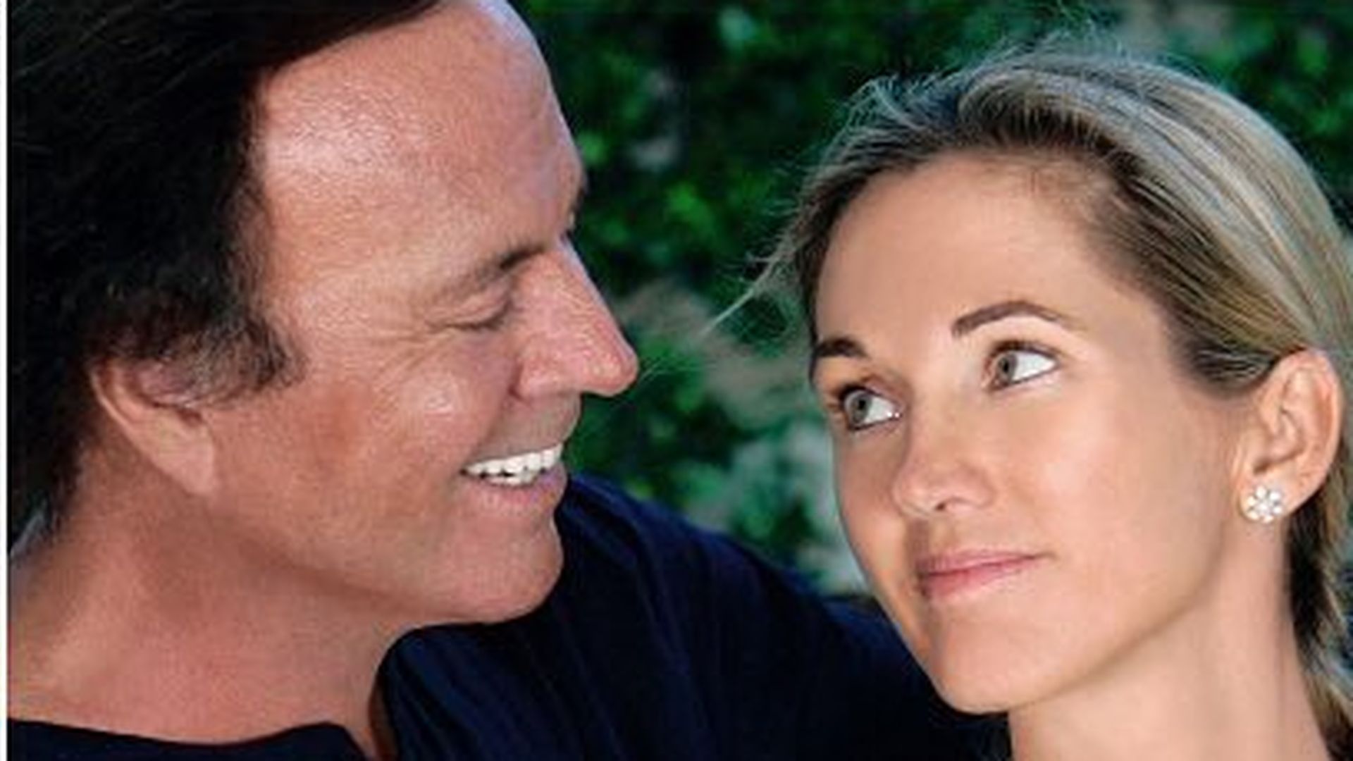 Julio Iglesias y su mujer en una imagen de archivo Julio Iglesias y su mujer en una imagen de archivo