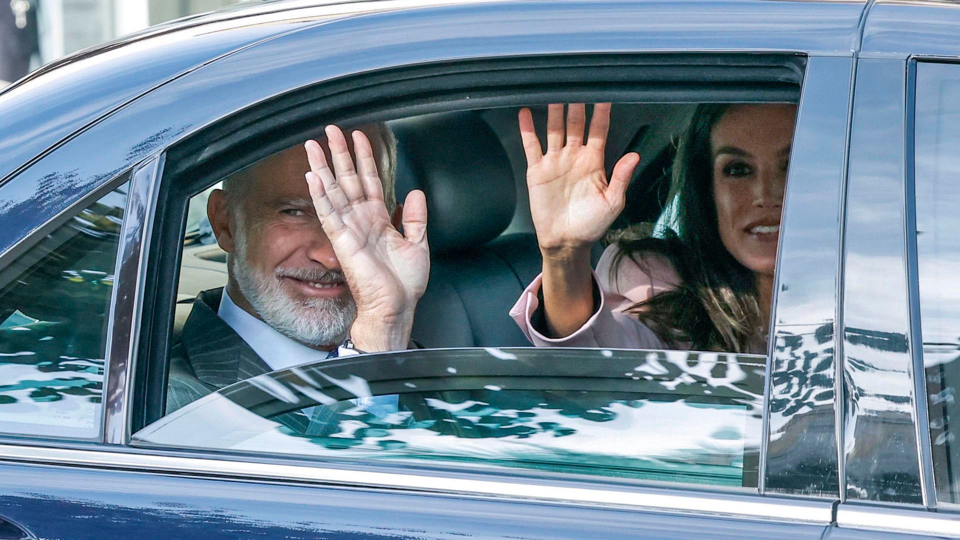 Los reyes abandonan Ceuta rumbo a Melilla