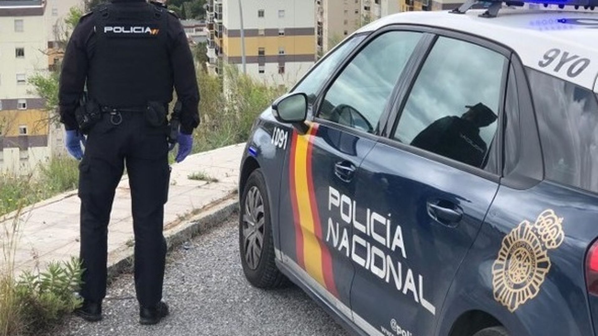 Un hombre apuñala a un menor con unas tijeras y se da a la fuga tras discutir con su padre en Málaga capital Un hombre apuñala a un menor con unas tijeras y se da a la fuga tras discutir con su padre en Málaga capital