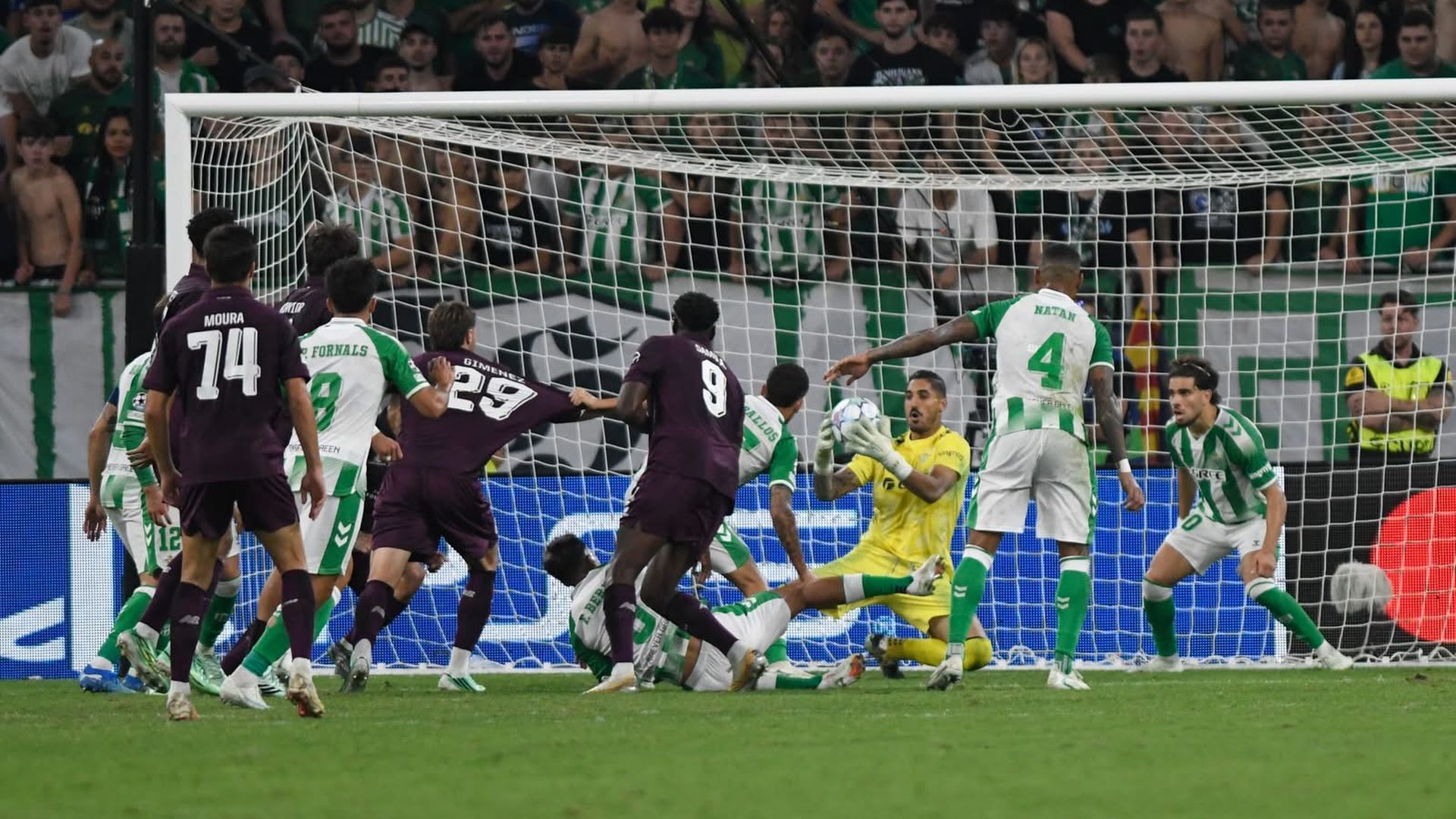 Álvaro Valles, en el Betis - Oporto