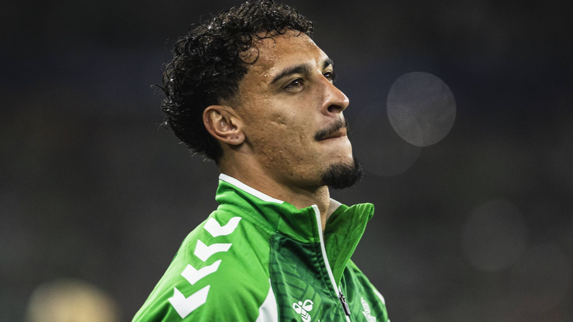 Antony, nada más salir al terreno de juego Antony, nada más salir al terreno de juego